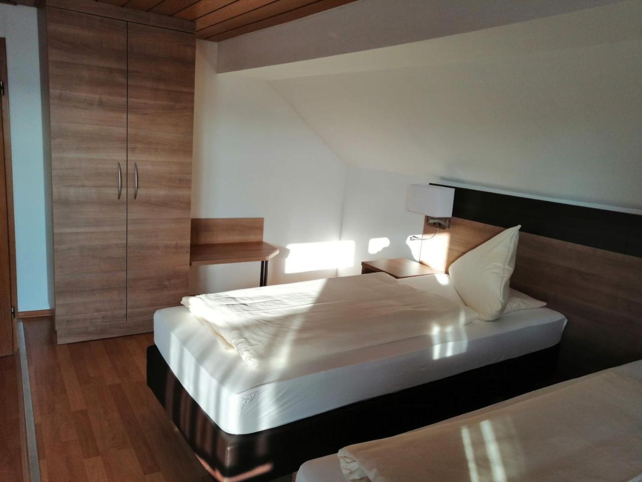 Bed and Breakfast Gruener Baum à Langenau Extérieur photo
